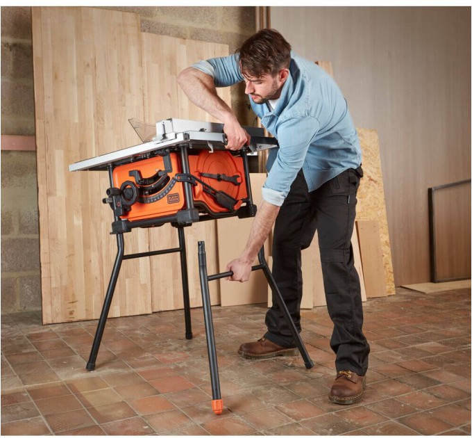 Пила настільна мережева BLACK+DECKER BES720