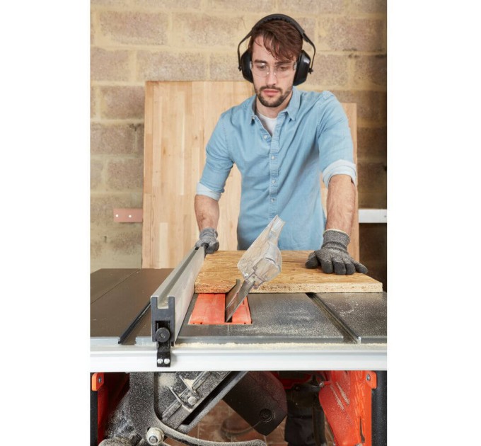 Пила настільна мережева BLACK+DECKER BES720