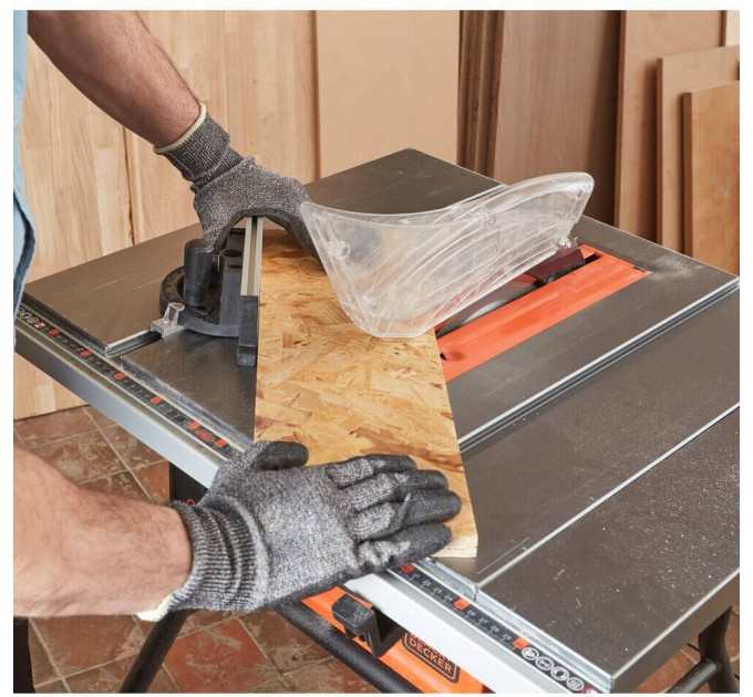 Пила настільна мережева BLACK+DECKER BES720