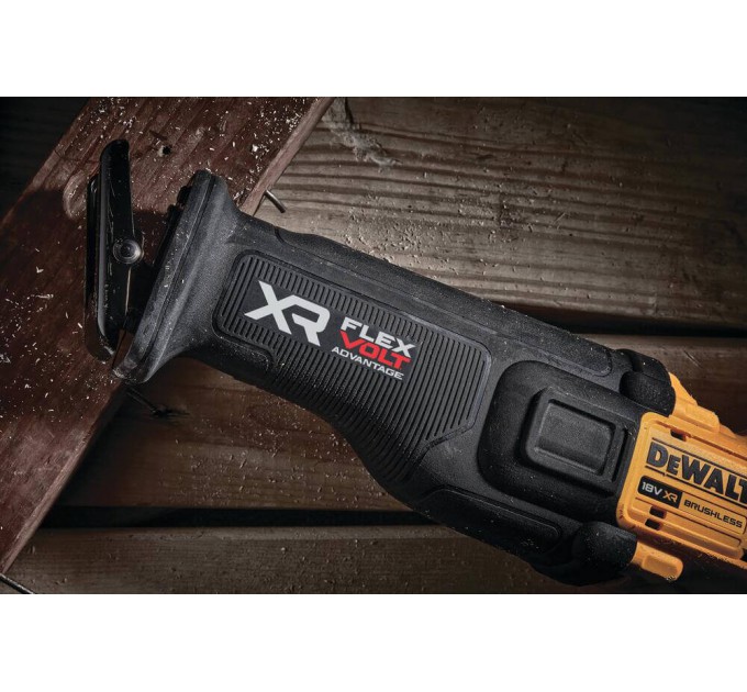 Пила шабельна акумуляторна DeWALT DCS386T1