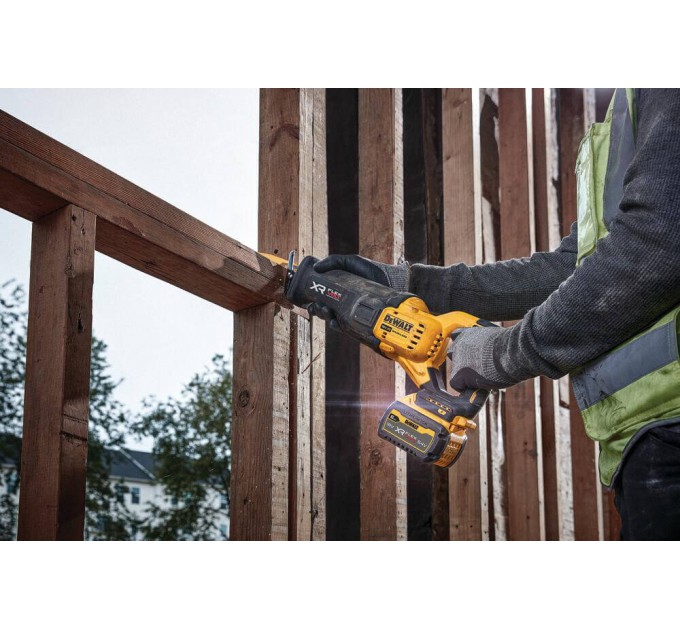 Пила шабельна акумуляторна DeWALT DCS386T1