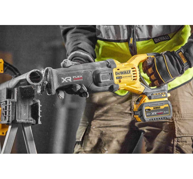 Пила шабельна акумуляторна DeWALT DCS386T1