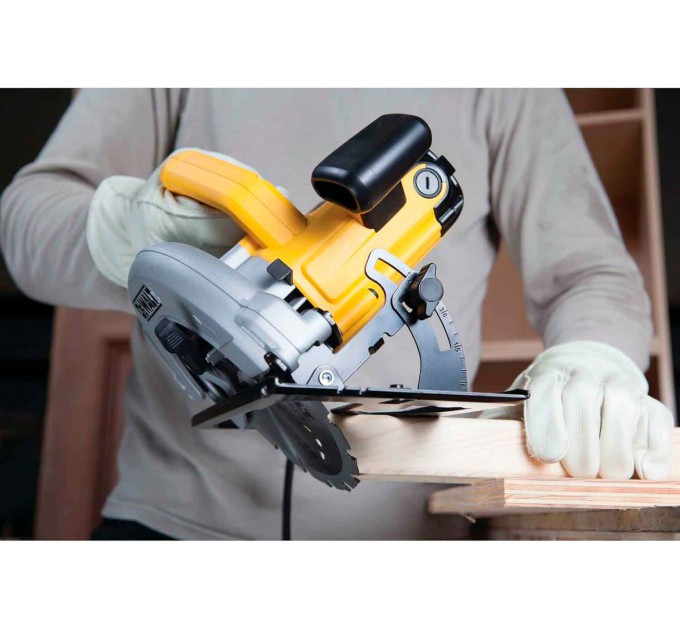 Пила дискова мережева DeWALT DWE560