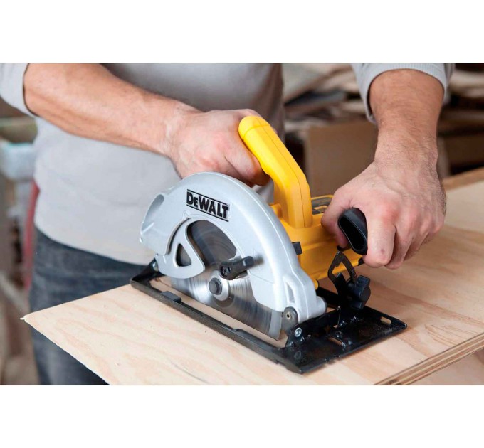 Пила дискова мережева DeWALT DWE560