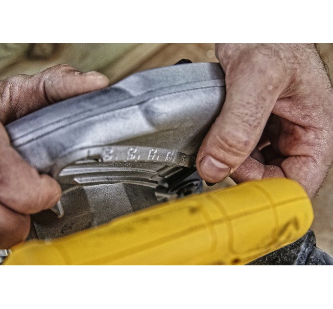Пила дискова мережева DeWALT DWE560