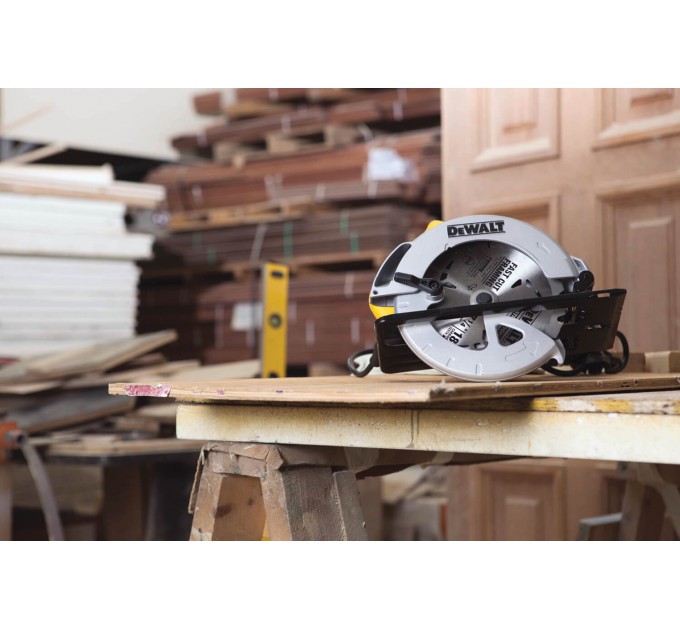Пила дискова мережева DeWALT DWE560