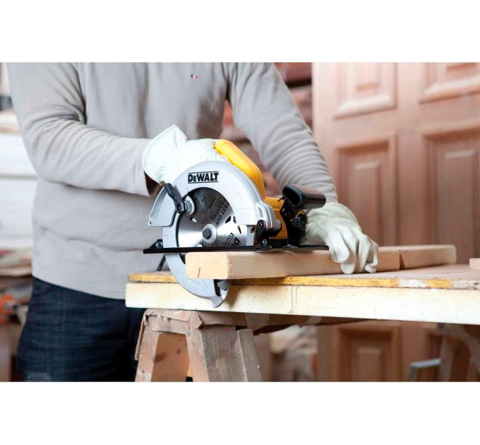 Пила дискова мережева DeWALT DWE560