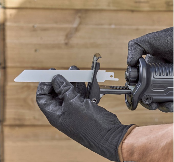 Пила шабельна мережева BLACK+DECKER BES301K