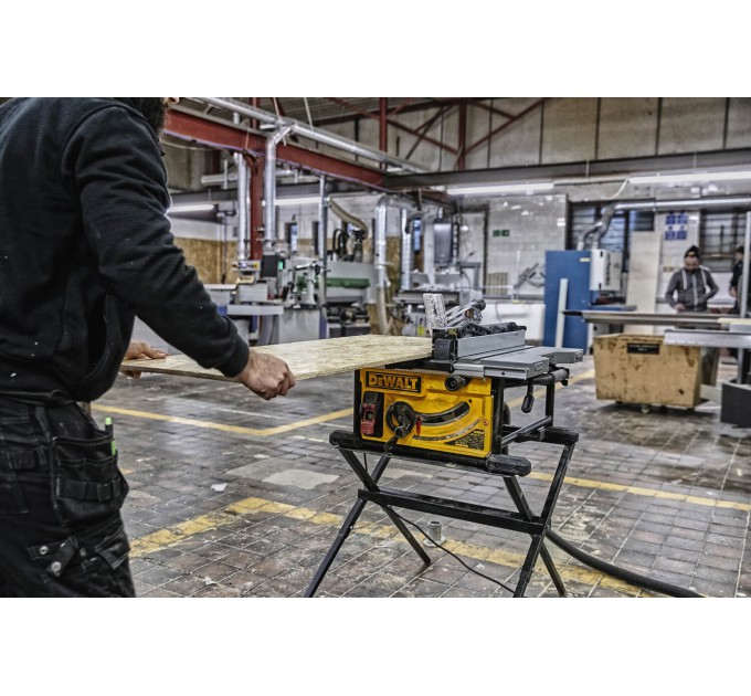Пила настільна мережева DeWALT DWE7492