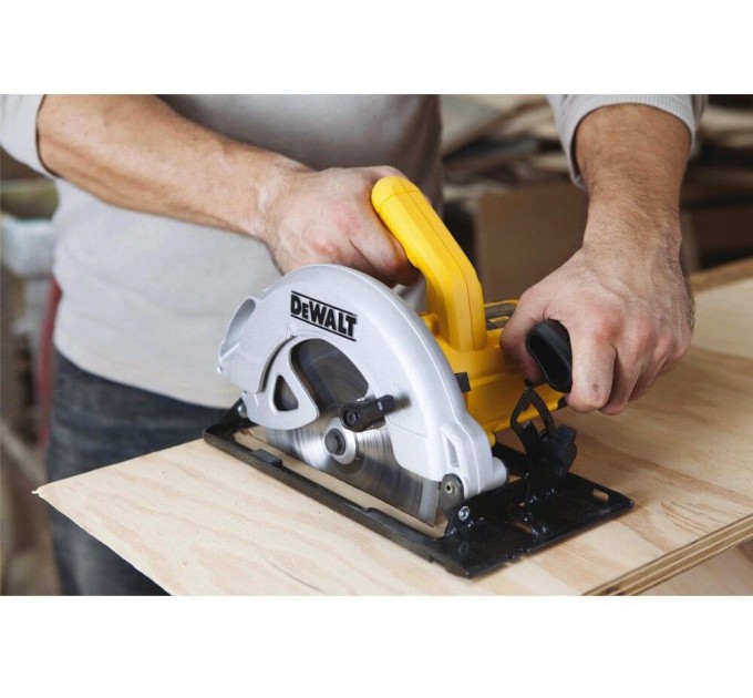Пила дискова мережева DeWALT DWE560K