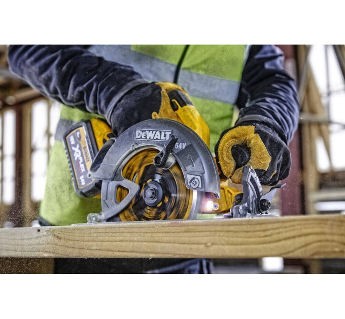 Пила дискова акумуляторна DeWALT DCS578N