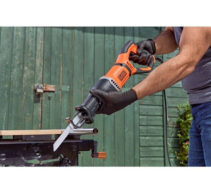 Пила шабельна мережева BLACK+DECKER BES301
