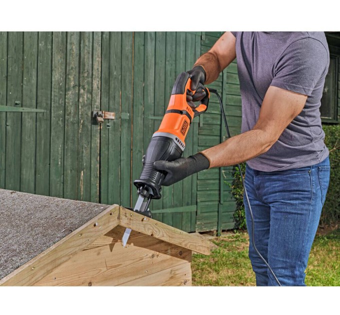 Пила шабельна мережева BLACK+DECKER BES301