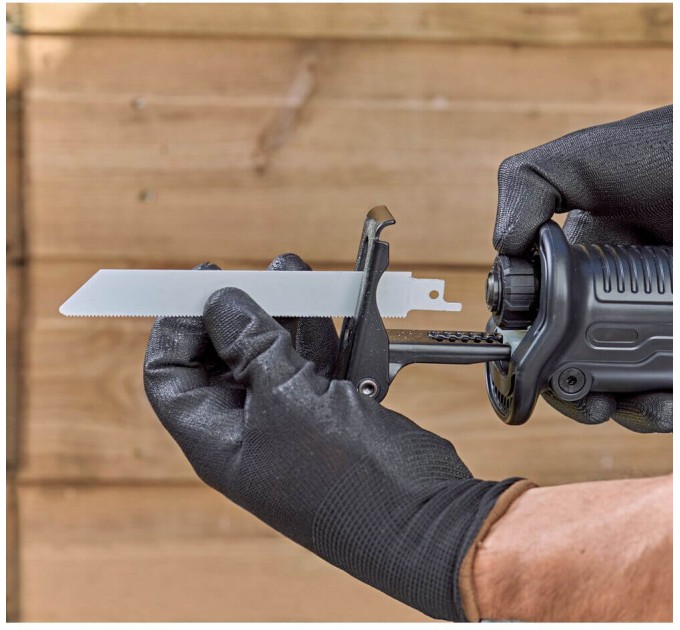Пила шабельна мережева BLACK+DECKER BES301